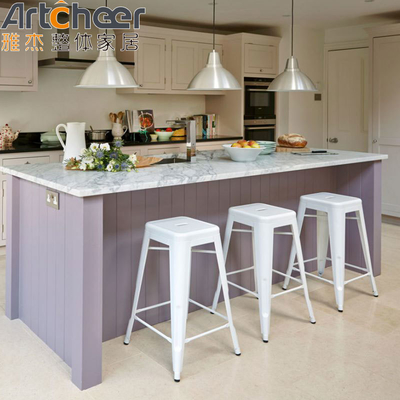 acheter Une île de cuisine moderne en laque noire mate avec un design modulaire et des portes en contreplaqué fabrication en ligne