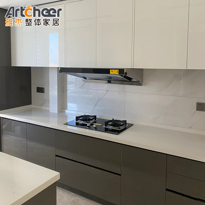 acheter Design hôtelier Meubles de cuisine de luxe avec table en pierre de quartz de qualité E1 fabrication en ligne