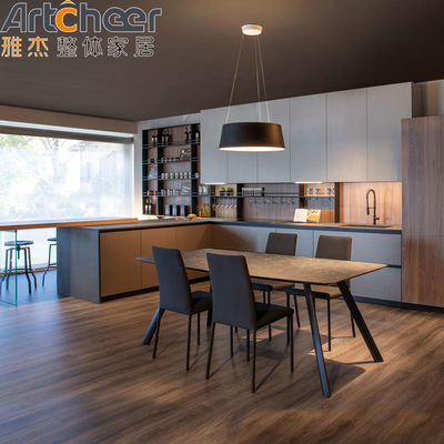 Armoires de cuisine de style moderne de l'île U de qualité E0 Veneur en bois et panneaux de porte laqués hautement brillants