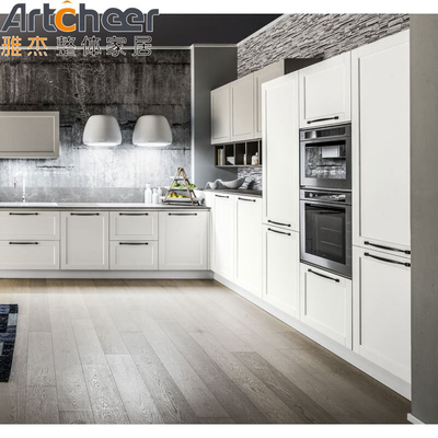 Armoire de cuisine en bois massif traditionnel Le mélange parfait de style et de prix abordable
