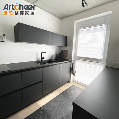 Meubles de cuisine modernes Design Allure Armoires avec poignées de porte et porte-gobelets