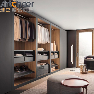 Conception de chambre à coucher pliable dans le placard avec finition stratifiée